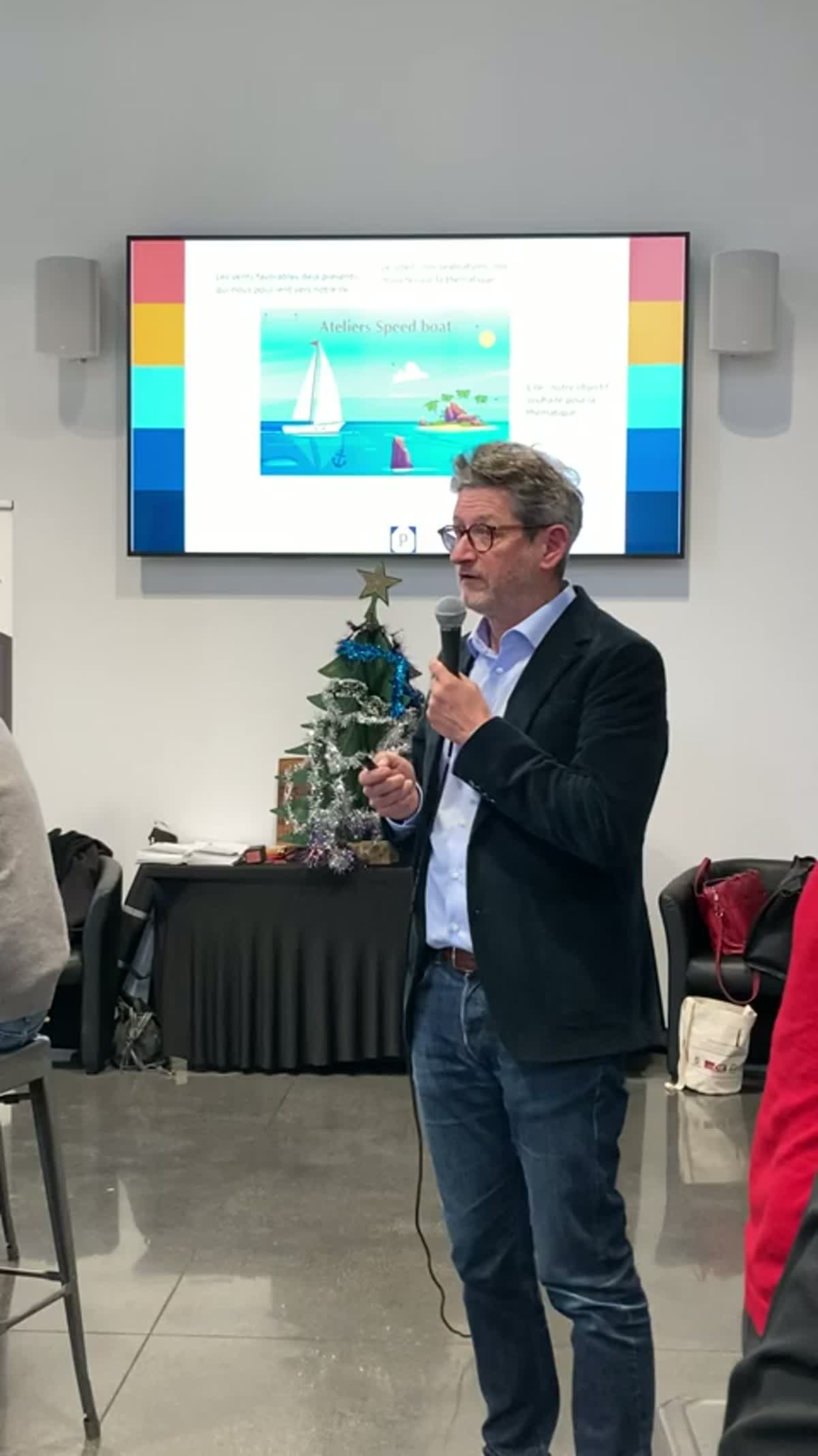 Présentation pendant un séminaire managers pour un groupe médical